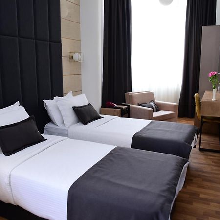 Hotel Comfort Tirana Quarto foto