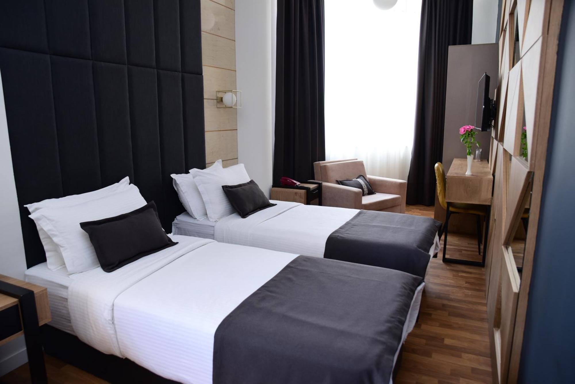 Hotel Comfort Tirana Quarto foto