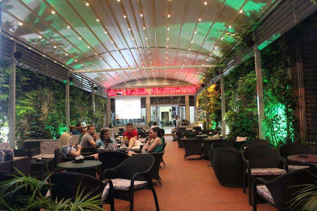 Hotel Comfort Tirana Restaurante foto