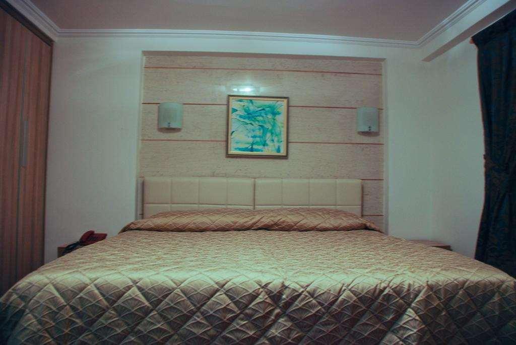 Hotel Comfort Tirana Quarto foto