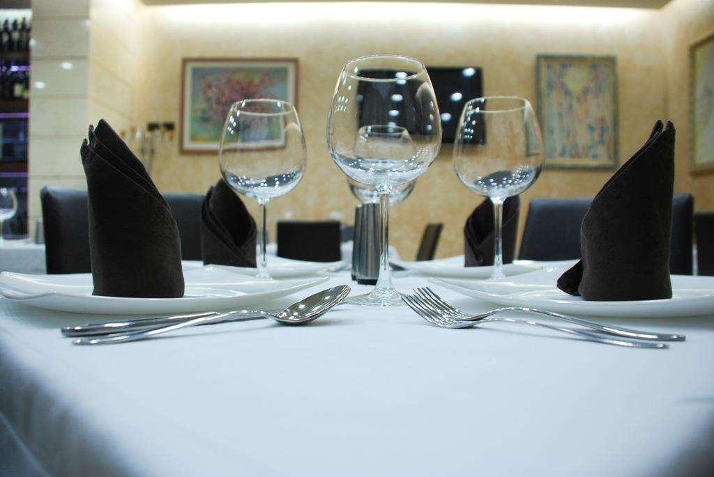 Hotel Comfort Tirana Restaurante foto